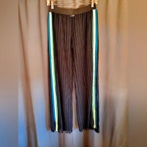 BECCA MESH BREAKAWAY PANTS SIZE MEDIUM